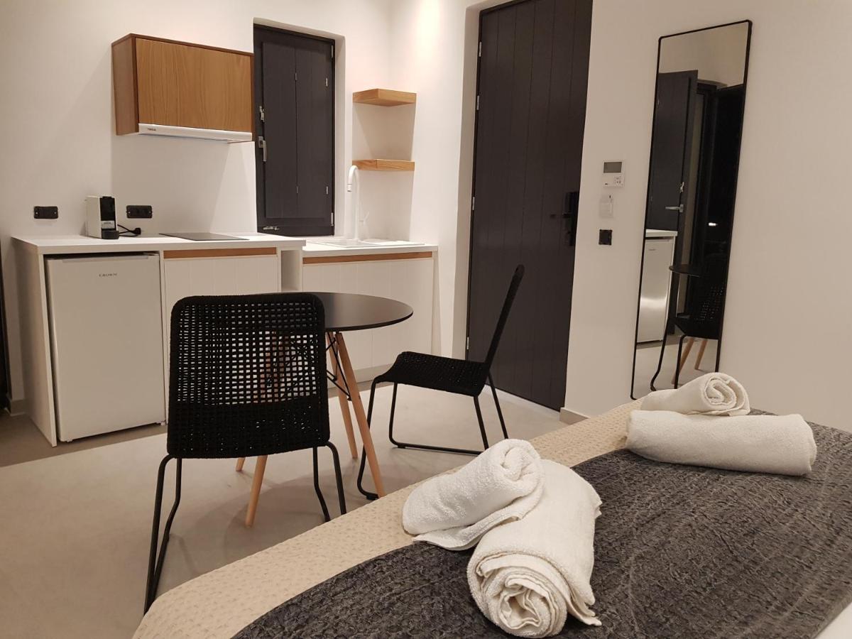 Mylithos Suites モノリソス エクステリア 写真