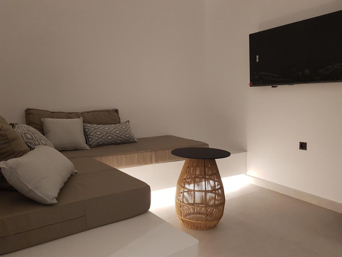 Mylithos Suites モノリソス エクステリア 写真