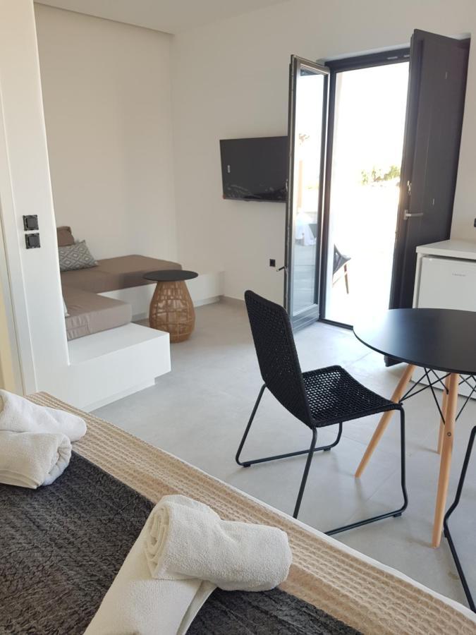 Mylithos Suites モノリソス エクステリア 写真