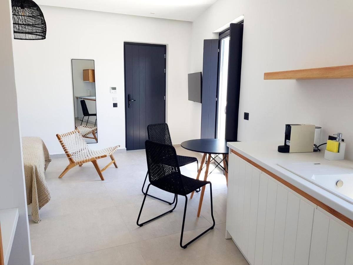 Mylithos Suites モノリソス エクステリア 写真