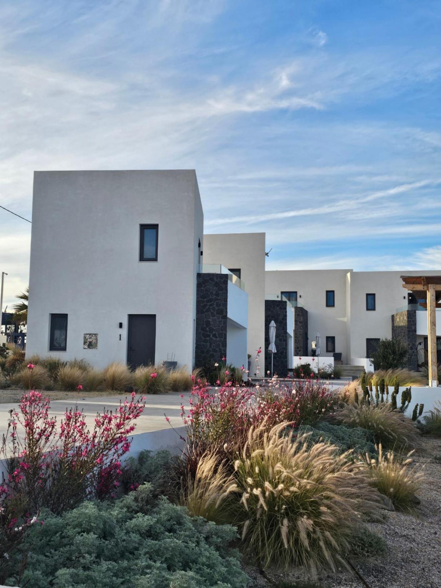 Mylithos Suites モノリソス エクステリア 写真